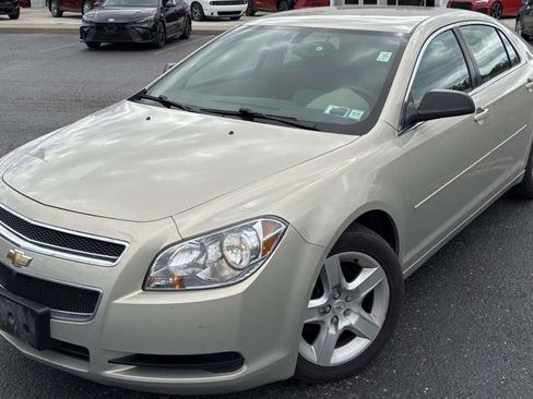 Used 2011 Chevrolet Malibu LS FWD image 1