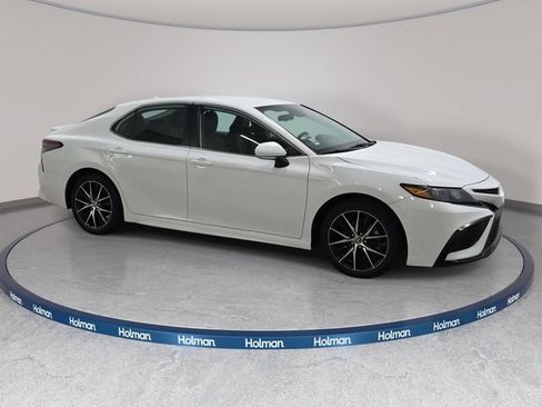 Certified 2024 Toyota Camry SE FWD image 3