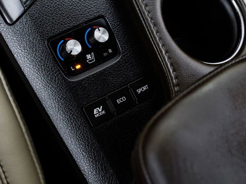 Used 2015 Toyota Avalon Limited image 30