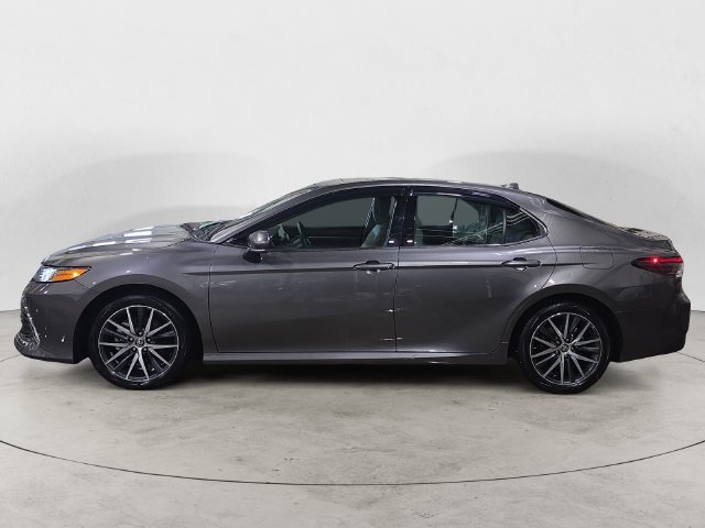 Used 2024 Toyota Camry XLE w/ Navigation Package FWD image 2