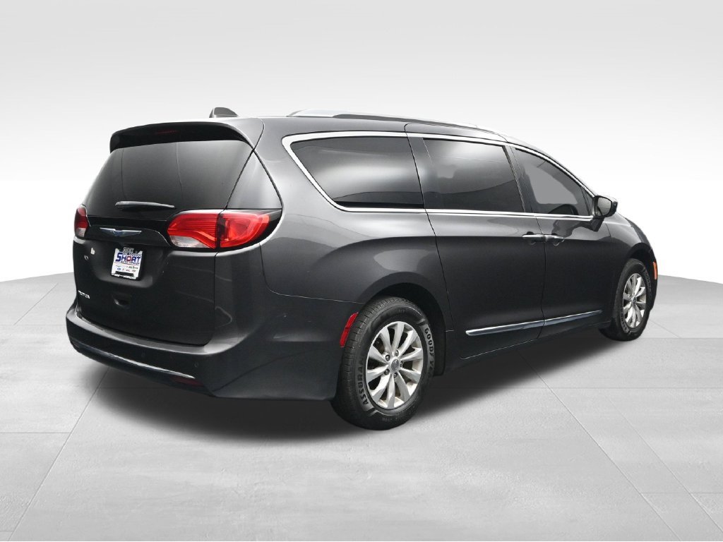 Used 2019 Chrysler Pacifica Touring-L FWD image 5