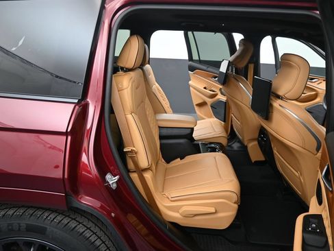 Used 2025 Jeep Grand Cherokee L Summit AWD/4WD image 37