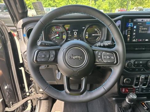 Certified 2025 Jeep Wrangler Unlimited Rubicon 4xe w/ Convenience Group AWD/4WD image 22