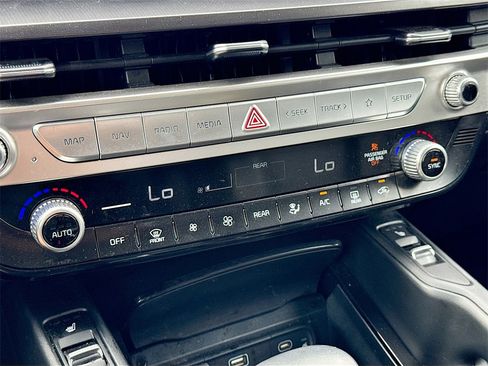 Used 2023 Kia Telluride S image 16