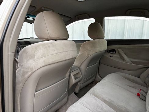 Used 2011 Toyota Camry LE image 39