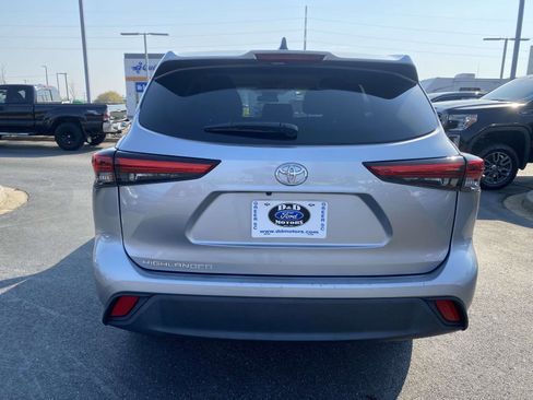 Used 2022 Toyota Highlander L image 6