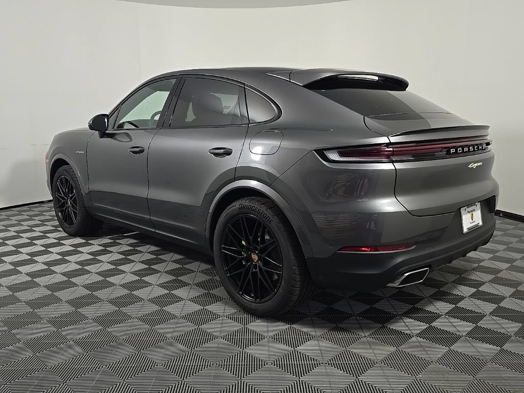 Certified 2025 Porsche Cayenne E-Hybrid Coupe AWD/4WD image 3