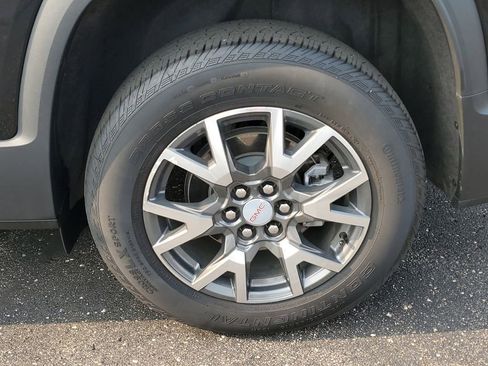 Used 2023 GMC Acadia SLE w/ Driver Convenience Package image 5