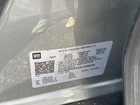 Used 2025 Buick Enclave Preferred FWD image 24