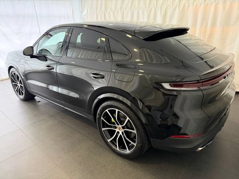 Certified 2025 Porsche Cayenne E-Hybrid Coupe AWD/4WD image 3