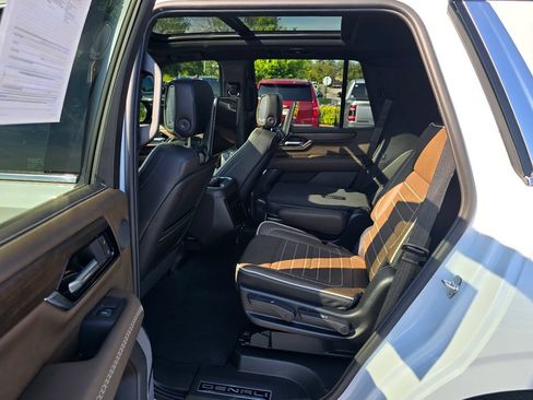 Certified 2026 GMC Yukon Denali Ultimate AWD/4WD image 25