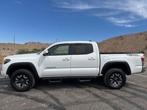 Used 2023 Toyota Tacoma TRD Off-Road image 2