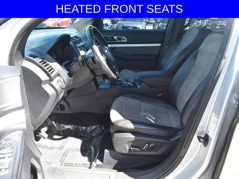 Used 2017 Ford Explorer XLT w/ Equipment Group 202A AWD/4WD image 4