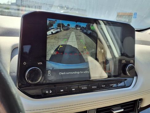 Used 2023 Nissan Rogue SL w/ SL Premium Package FWD image 6