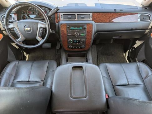 Used 2014 Chevrolet Suburban LT AWD/4WD image 23
