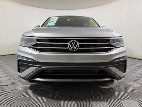 Used 2022 Volkswagen Tiguan SE FWD image 5