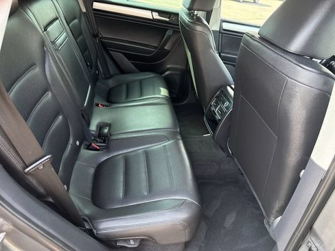 Used 2014 Volkswagen Touareg Sport AWD/4WD image 13