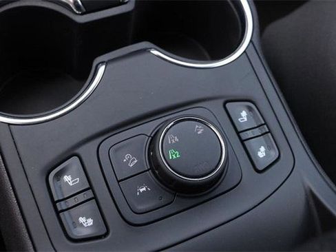 Used 2024 GMC Terrain SLT image 18