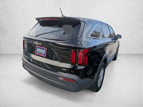 Used 2023 Kia Sorento LX image 5