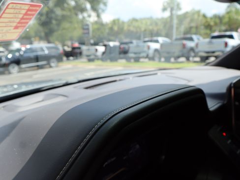 Used 2023 GMC Yukon SLT RWD image 31