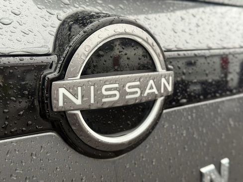 Used 2024 Nissan Pathfinder SV image 10