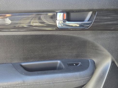 Used 2011 Kia Sorento LX w/ Convenience Pkg image 18