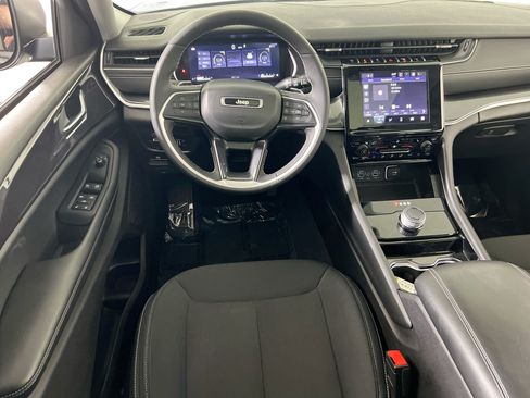 Used 2023 Jeep Grand Cherokee Laredo w/ Luxury Tech Group I AWD/4WD image 22
