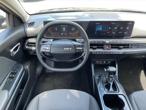 Used 2025 Kia K4 LXS image 3