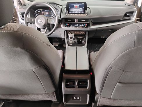 Used 2024 Nissan Rogue SV FWD image 31