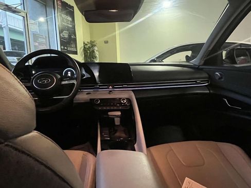 Used 2023 Hyundai Elantra Limited image 14