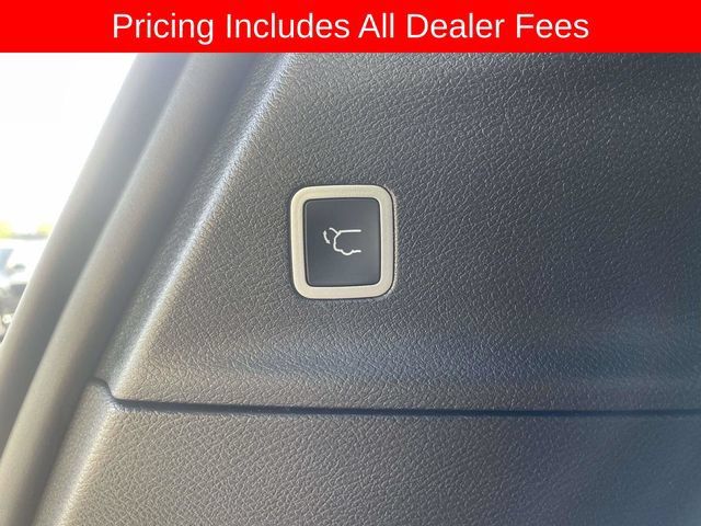 Used 2025 Chrysler Pacifica Select FWD image 13