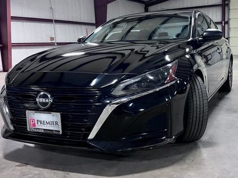 Used 2024 Nissan Altima 2.5 SV FWD image 6