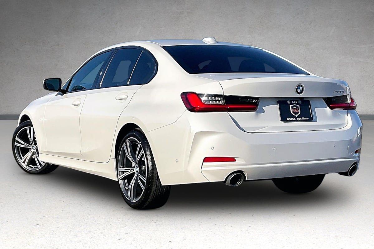 Used 2023 BMW 330i Sedan w/ Parking Assistance Package RWD image 31