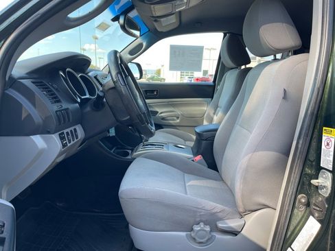 Used 2012 Toyota Tacoma 4x4 Access Cab image 9