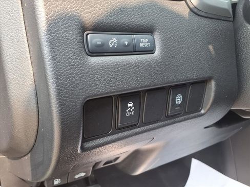 Used 2023 Nissan Murano SV image 17