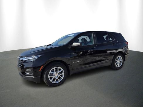 Used 2023 Chevrolet Equinox LS w/ LS Convenience Package image 2