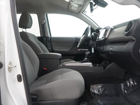 Used 2020 Toyota Tacoma SR5 image 10