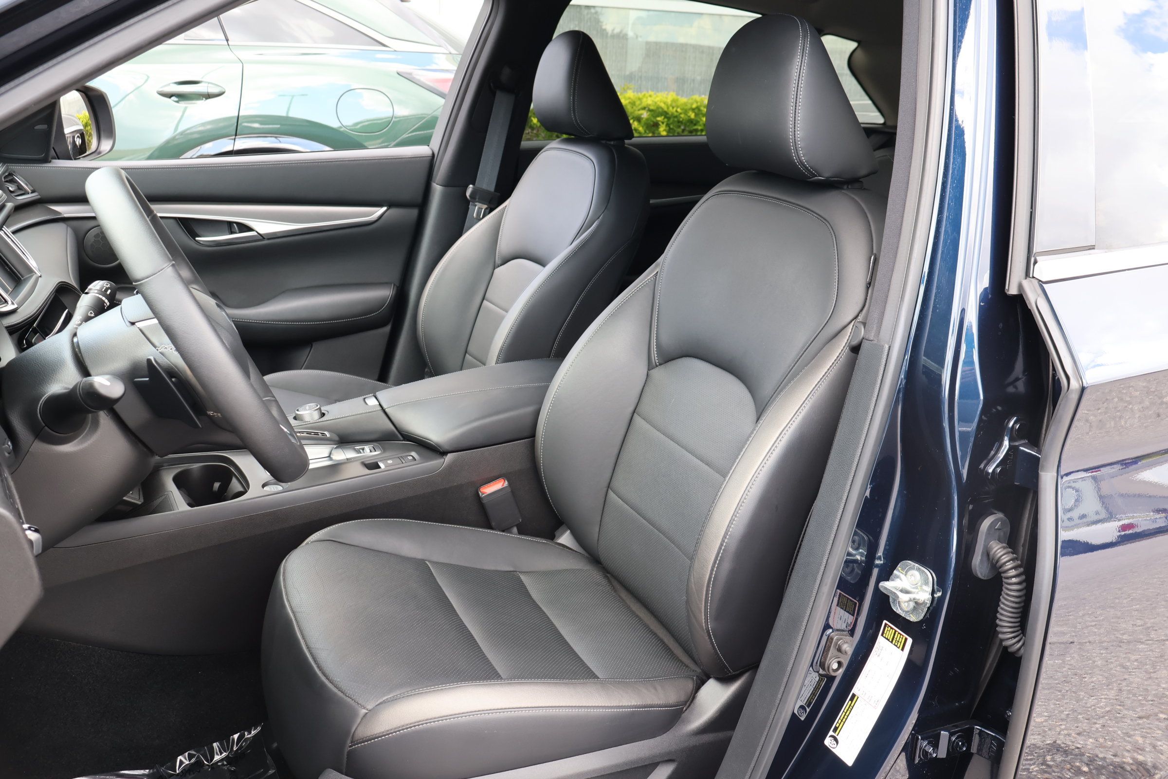 Certified 2024 INFINITI QX50 Luxe FWD image 2