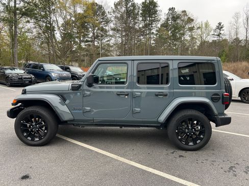 Used 2025 Jeep Wrangler Sahara w/ Safety Group image 8