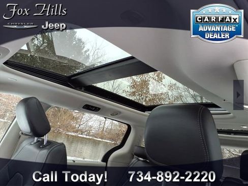 Used 2020 Chrysler Pacifica Limited image 17