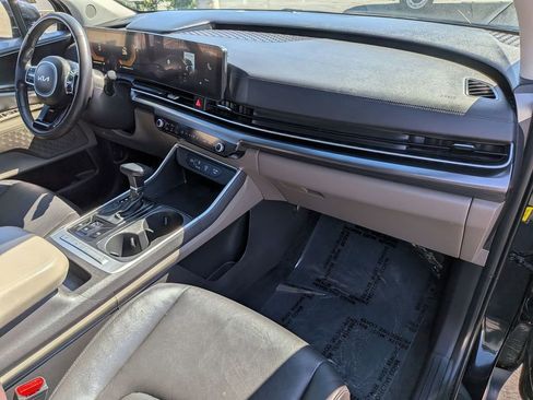 Used 2025 Kia Carnival LXS image 30