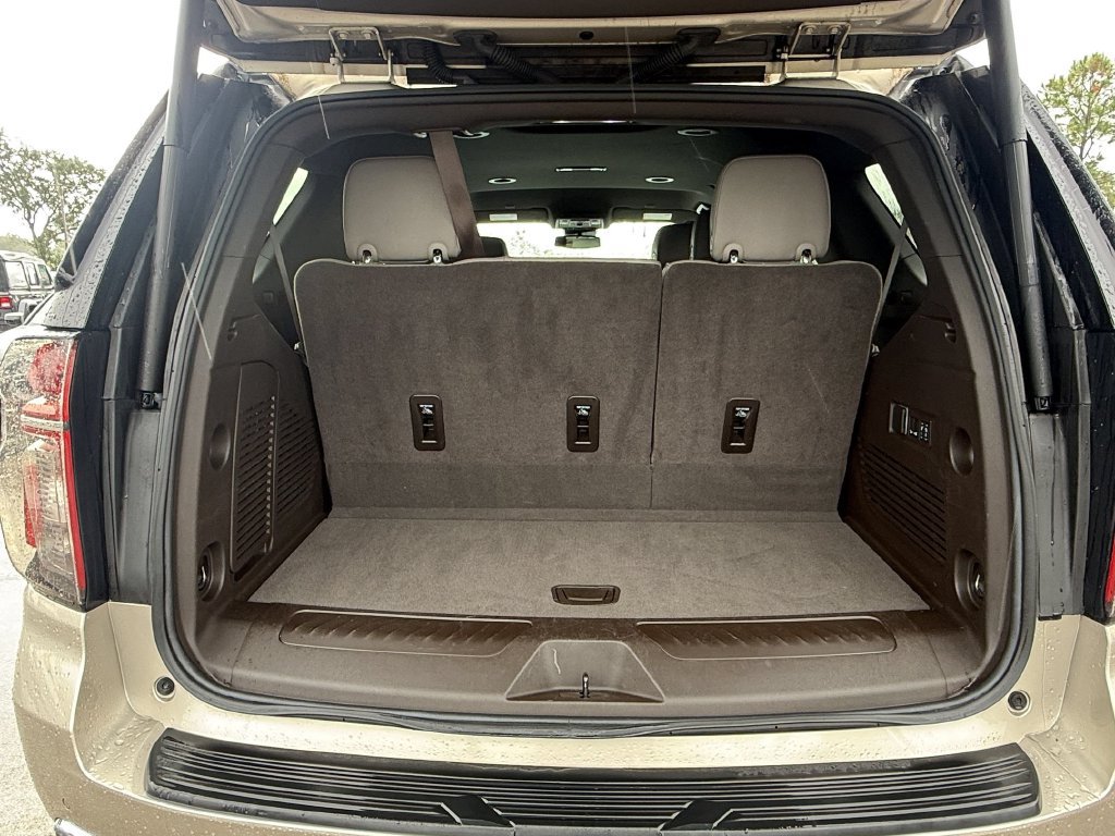 Used 2024 Chevrolet Tahoe LT w/ Luxury Package RWD image 12