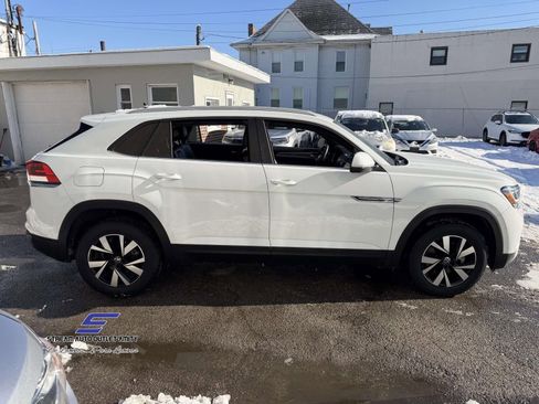 Used 2022 Volkswagen Atlas Cross Sport SE image 11