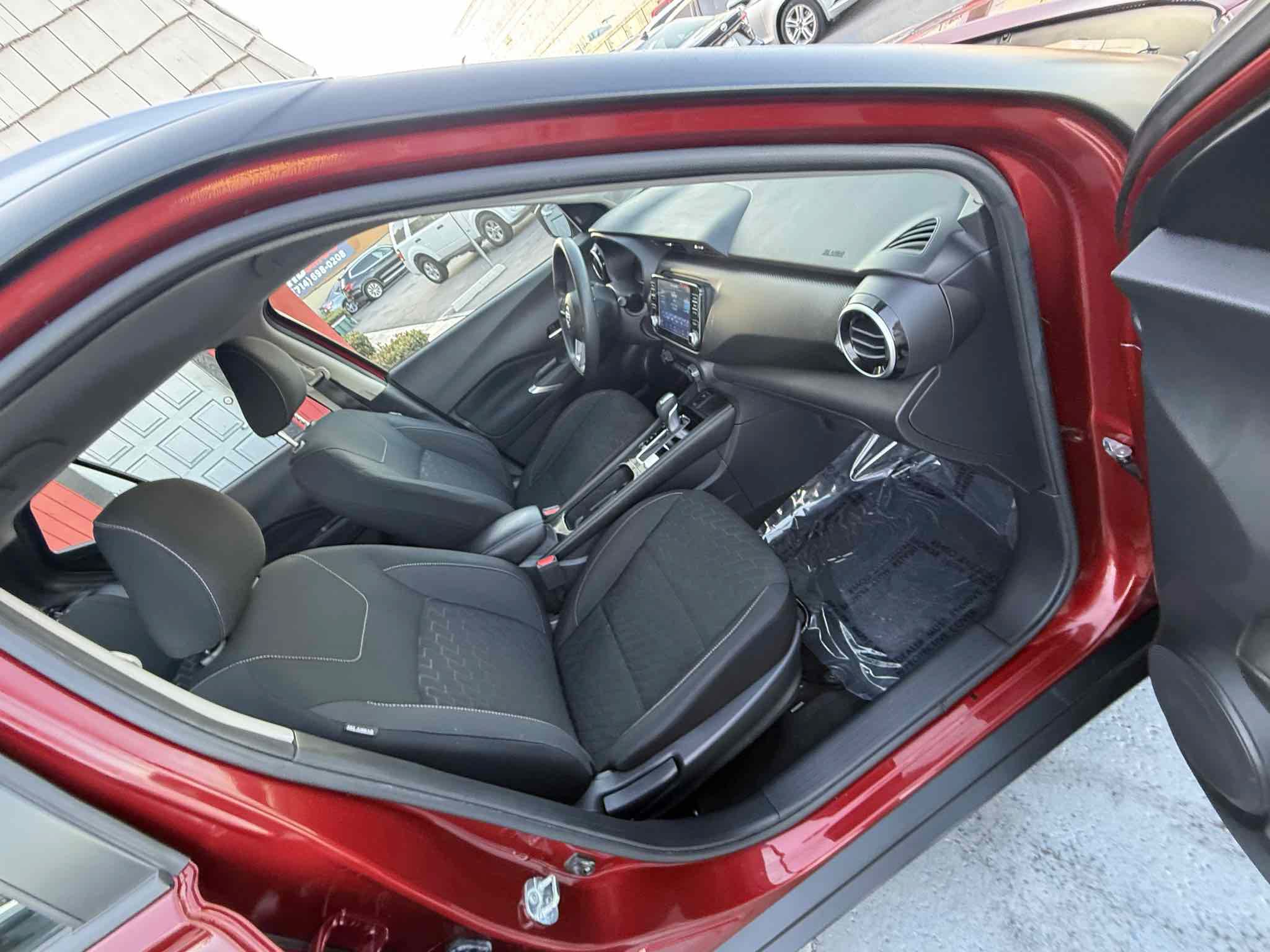 Used 2022 Nissan Kicks SV FWD image 9