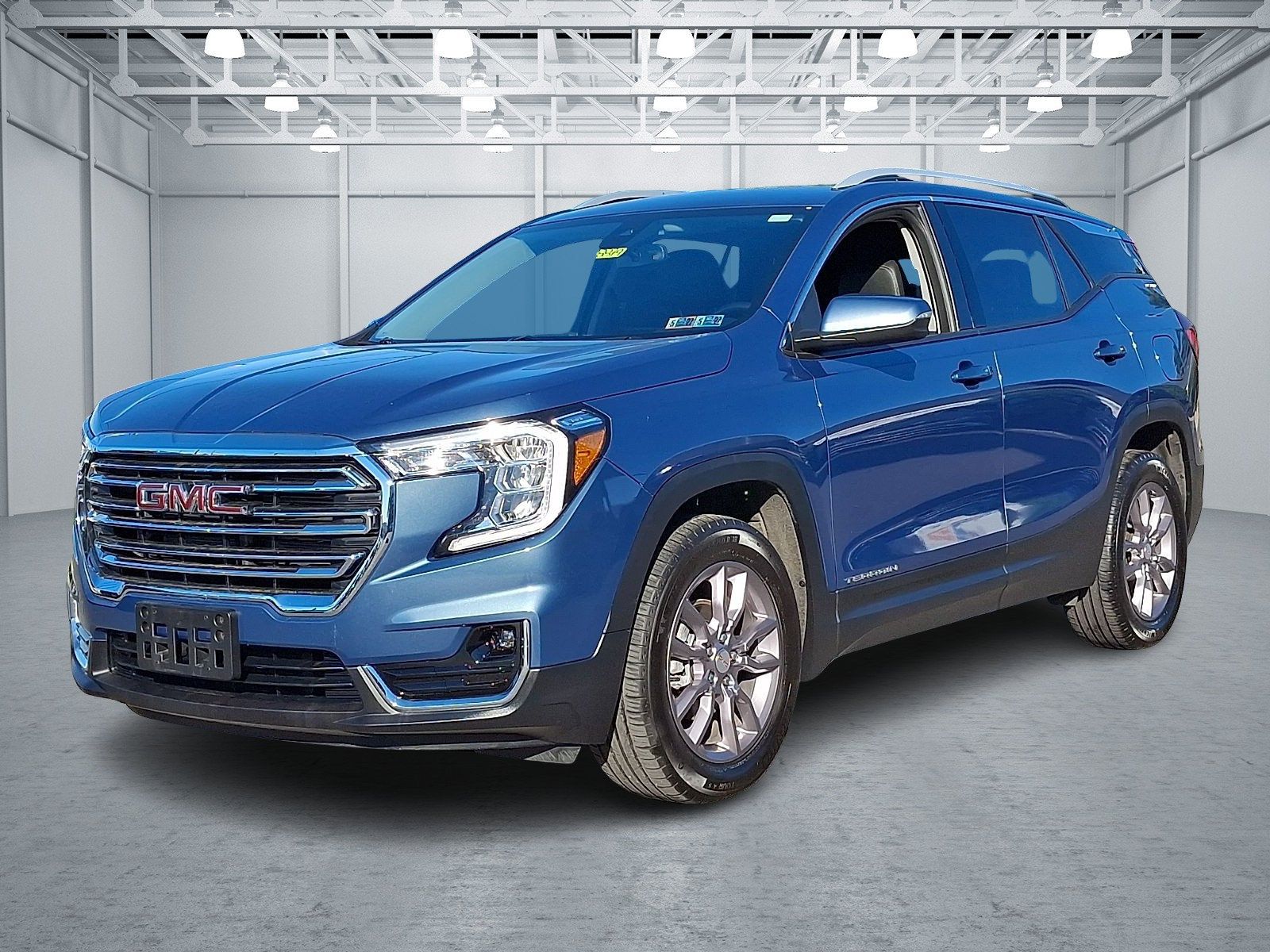 Used 2024 GMC Terrain SLT AWD/4WD image 3