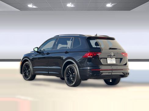 Used 2022 Volkswagen Tiguan SE R-Line image 3