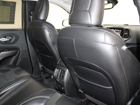 Used 2019 Jeep Cherokee Limited AWD/4WD image 30