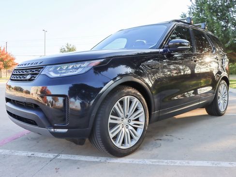 Used 2017 Land Rover Discovery First Edition image 3