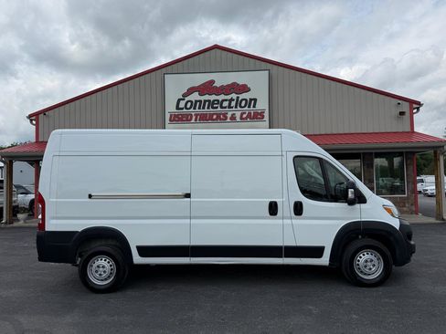 Used 2025 RAM ProMaster 2500 w/ Convenience Group FWD image 3