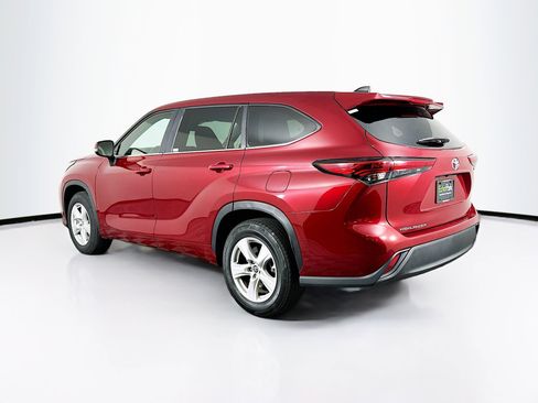 Used 2023 Toyota Highlander LE image 5